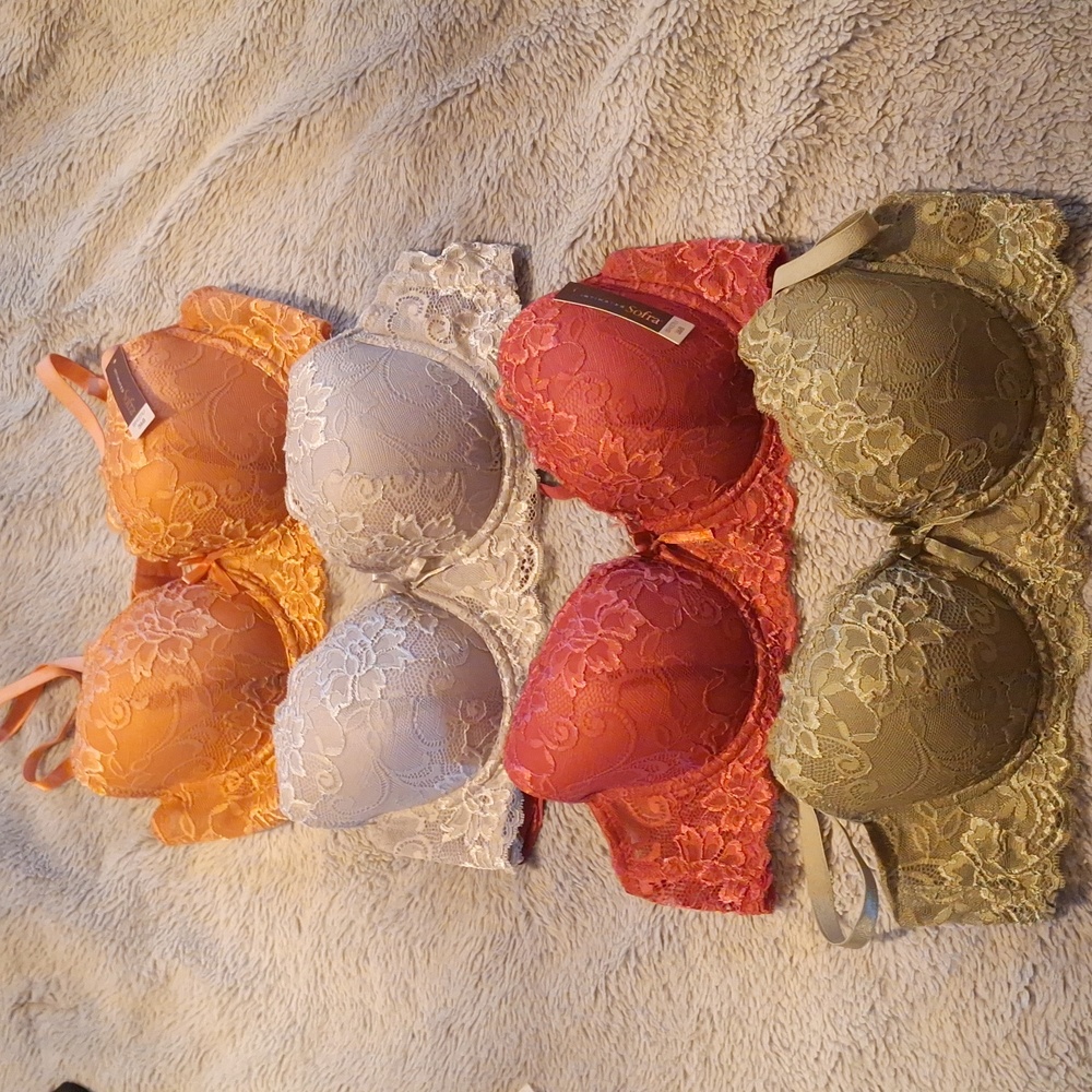 Womens "Intimates By Sophia" Bra set(4)